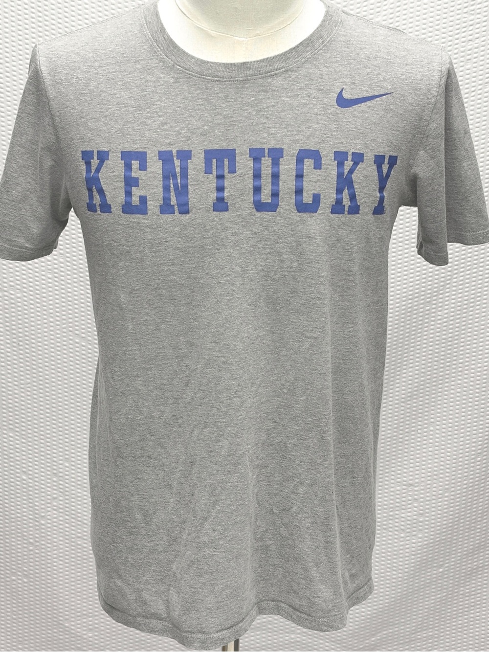 Nike Kentucky Graphic Tee Heather Gray Athletic Cut Men’s Small